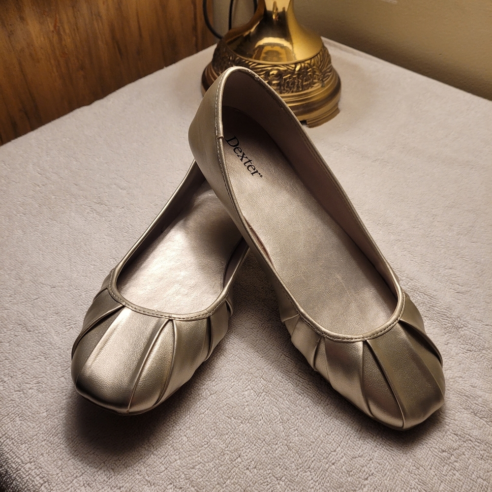 Gold tone Dexter Flats Size 9